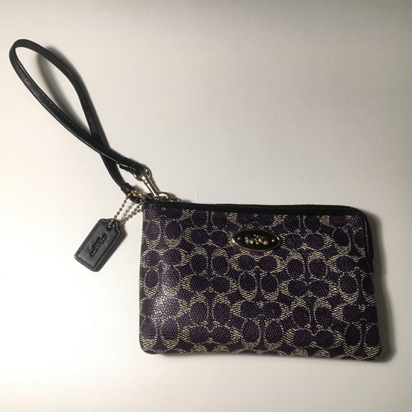 Coach Handbags - Coach Small Wristlet